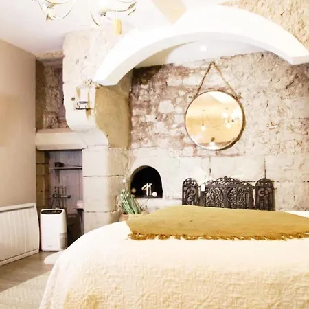 Apartment Le Bouquiniste, Centre Historique, Fibre, Ess, Rez-de-chaussee, Bedinshop Romans-sur-Isere